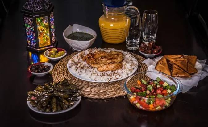 Deira's Narrow Alleys Become Huge Ramadan Iftar Eating Areas
