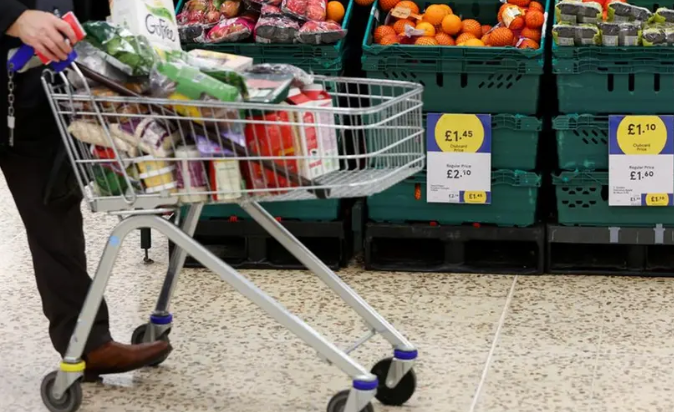 Although UK retailers report record food inflation, they anticipate falls