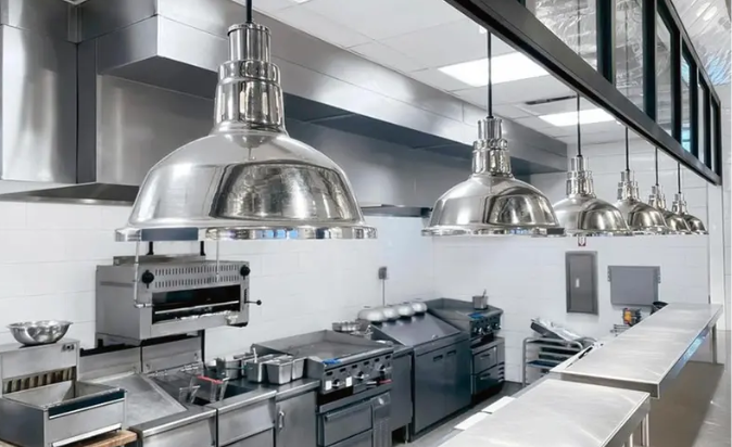 How Cloud Kitchens in the UAE Address Challenges with Consistency and Quality
